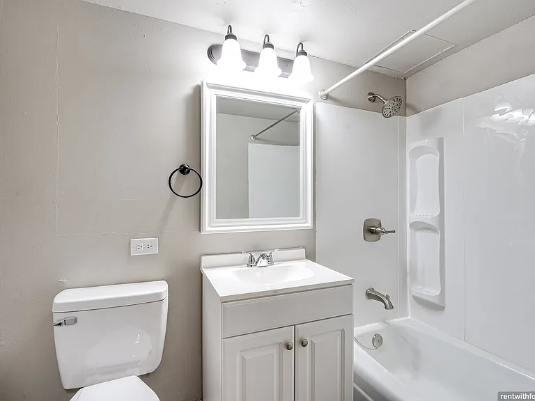 835 Merritt Ave — Photo 27