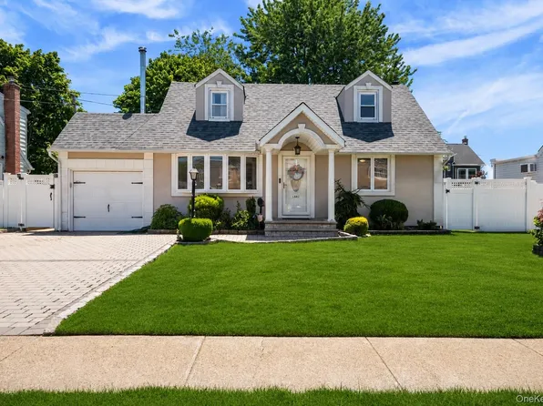 1882 Byrd Drive, East Meadow, NY 11554