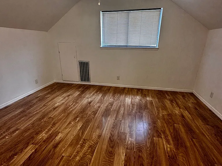 3003 Avenue O — Photo 11