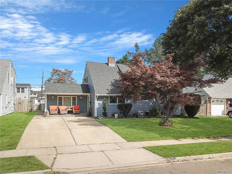 1st image of 35 Bayberry Ln