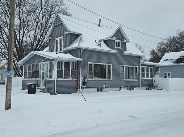 233 Quincy St, Waterloo, IA 50703