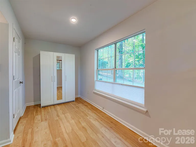 9006 Saint Thomas Ln — Photo 36
