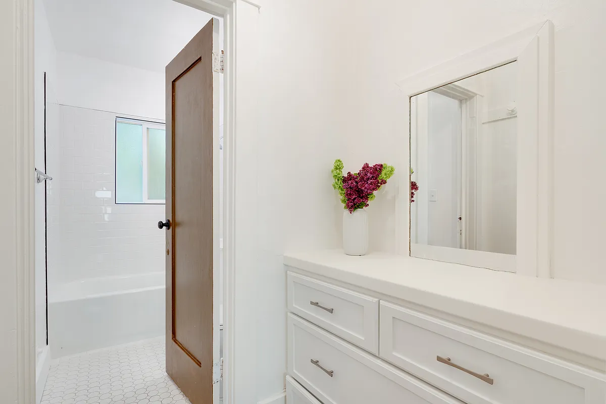 Vanity area leading into the bathroom - 817 Kodak Dr