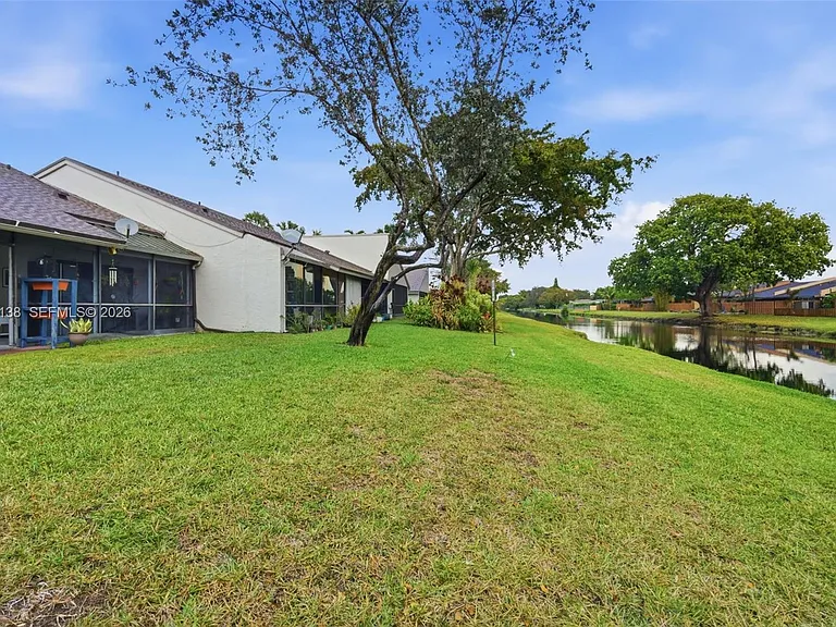 7924 NW 10th St — Photo 33
