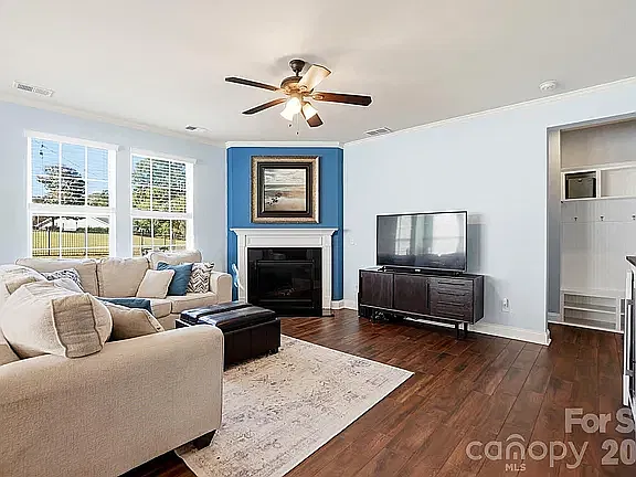 5 bed, 3281 sqft, $2,800 — Photo 3