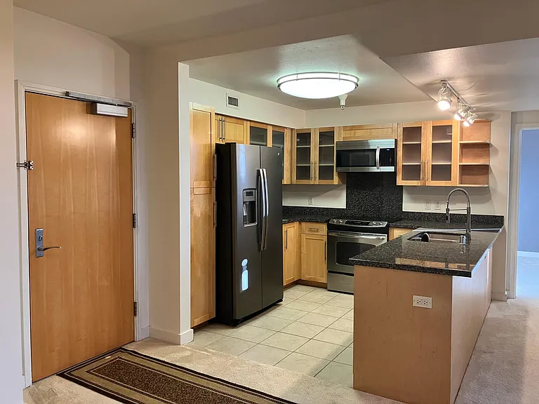600 Queen St #803 — Photo 2