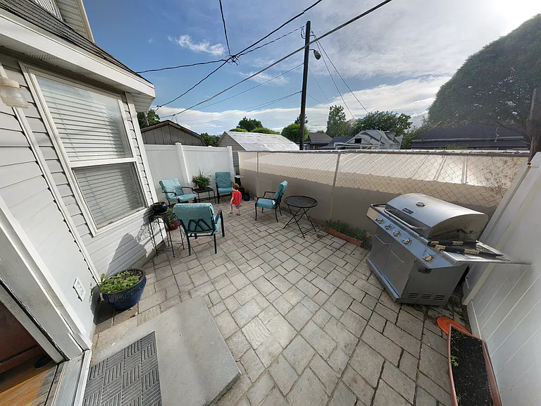 257 N Bliss Ct — Photo 2