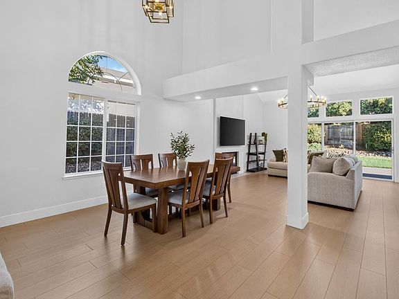 5th image of 132 Bloomfield Way
