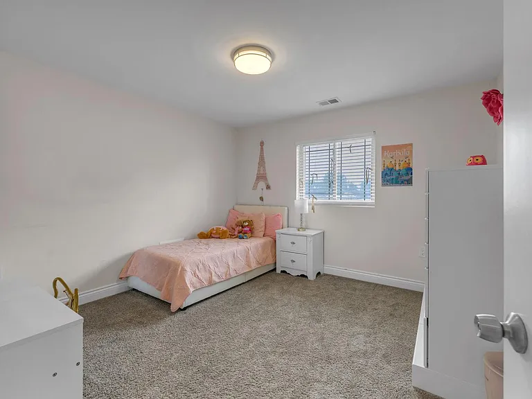5977 Nightingale St — Photo 20