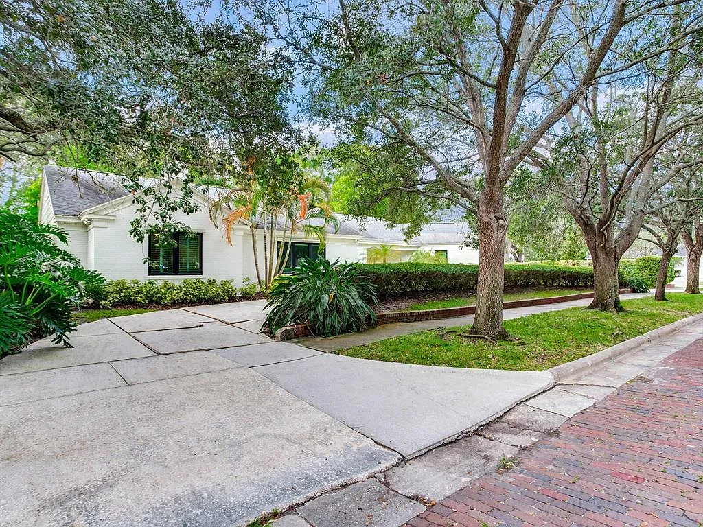 2 bed, 2.5 bath, 2329 sqft, $7,000 — Photo 2