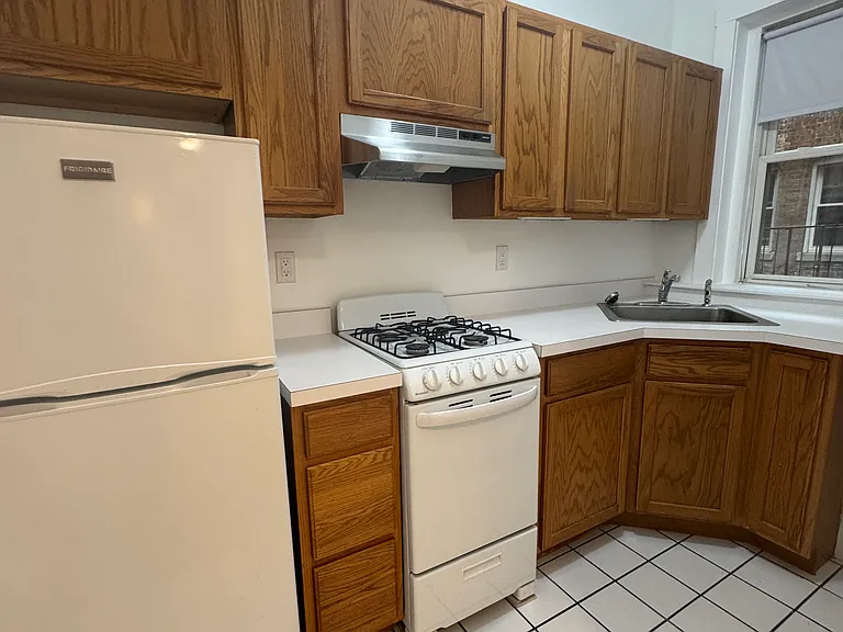 1183 Commonwealth Ave — Photo 8
