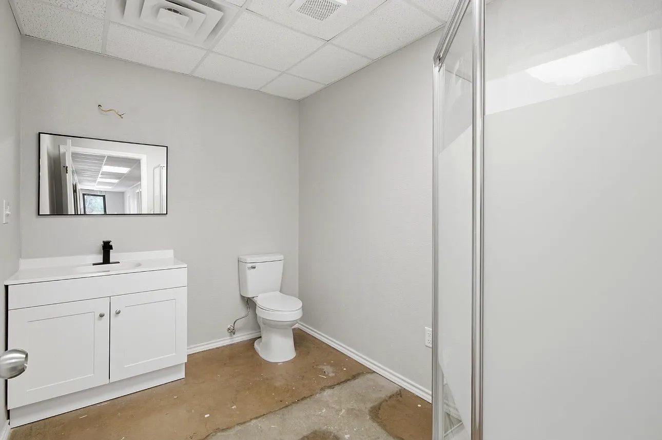 8 bed, 4.5 bath, 4000 sqft, $12,000 — Photo 4