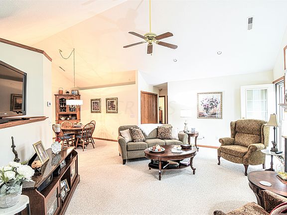 3rd image of 18 Coventry Ct W