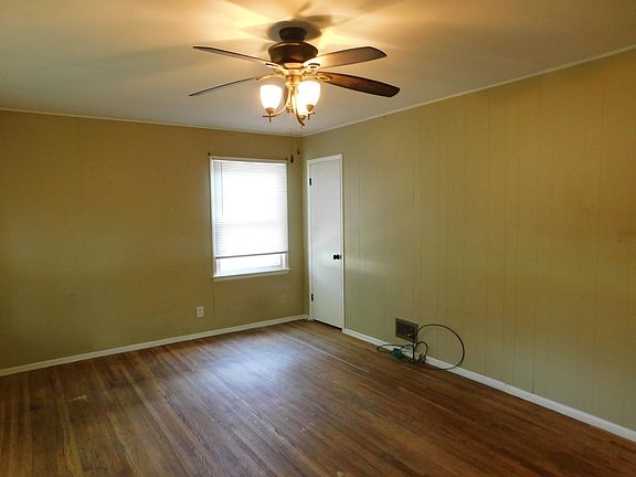 4th image of 896 S Fredrick Dr