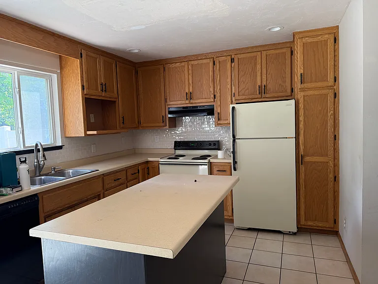 1394 Okeefe Rd — Photo 3