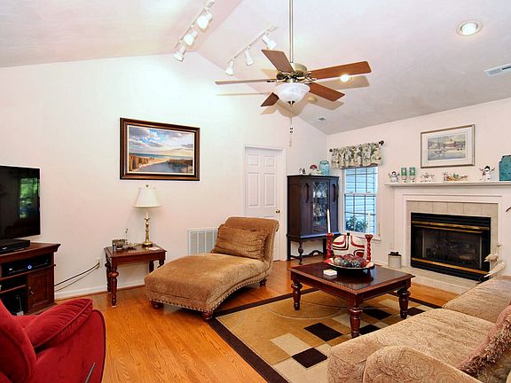 5th image of 1101 Lee Ln