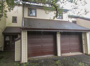 23 Country Club Dr, Florida, NY 10921