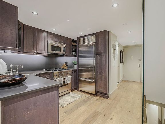 4th image of 155 W 15th St APT 1E