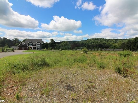 5th image of 4 Wade Farm Rd
