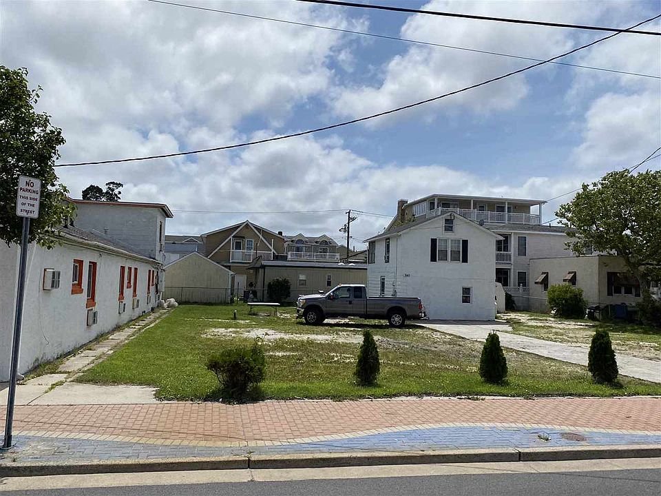 2nd image of 242 E Rio Grande Ave