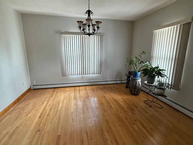 546 Lonsdale Ave #2 — Photo 8