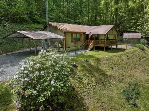 390 Camp Branch, Whittier, NC 28789
