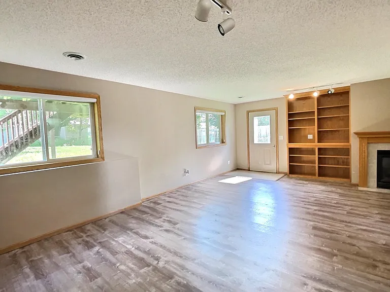 6081 Bakken St — Photo 14