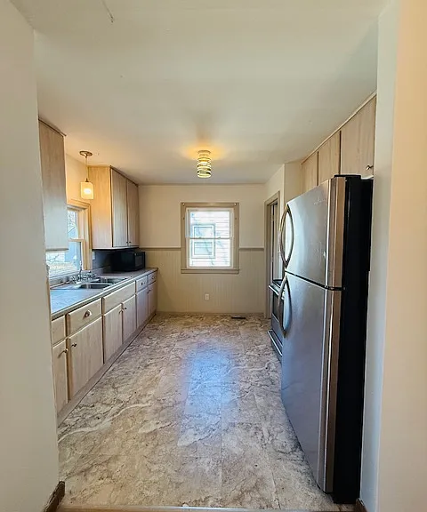 831 S Erie St — Photo 6