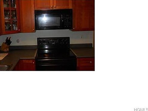 4th image of 2 Spruce Hill Ct
