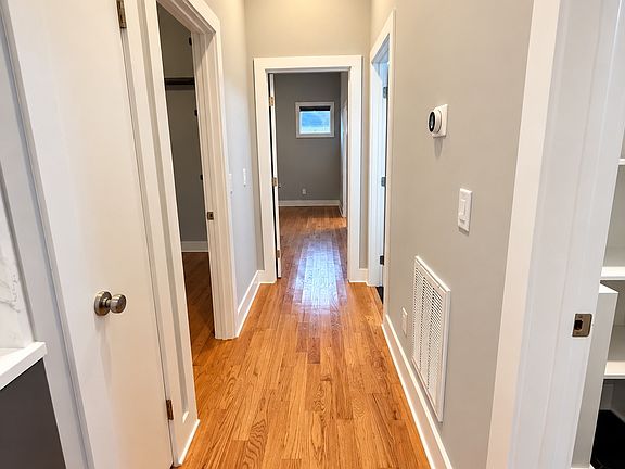 4th image of 415 Watson St