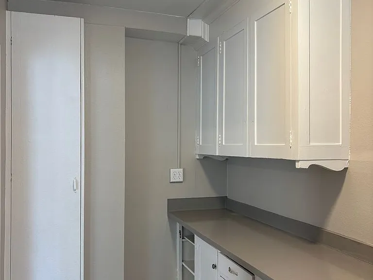 Charlesgate Apartments - Vintage Studios — Photo 26