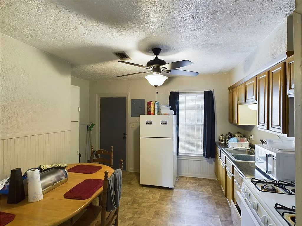 2 bed, 1132 sqft, $900 — Photo 3