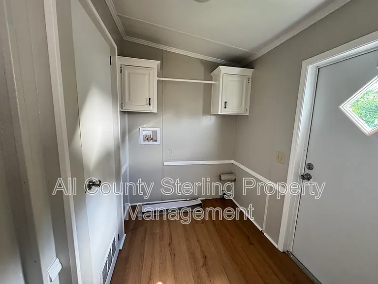 579 SE Baker Ave — Photo 6