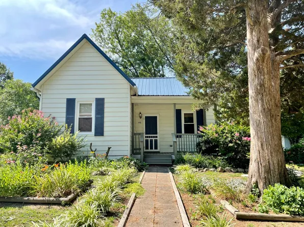 915 E Laurel St, Olney, IL 62450