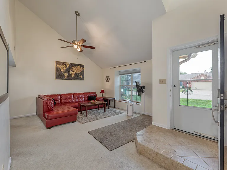 7555 Crickwood Ln — Photo 7