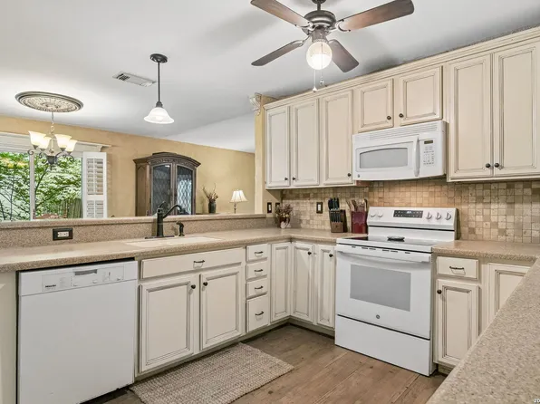 5631 WOOD CLIMB ST, San Antonio, TX 78233