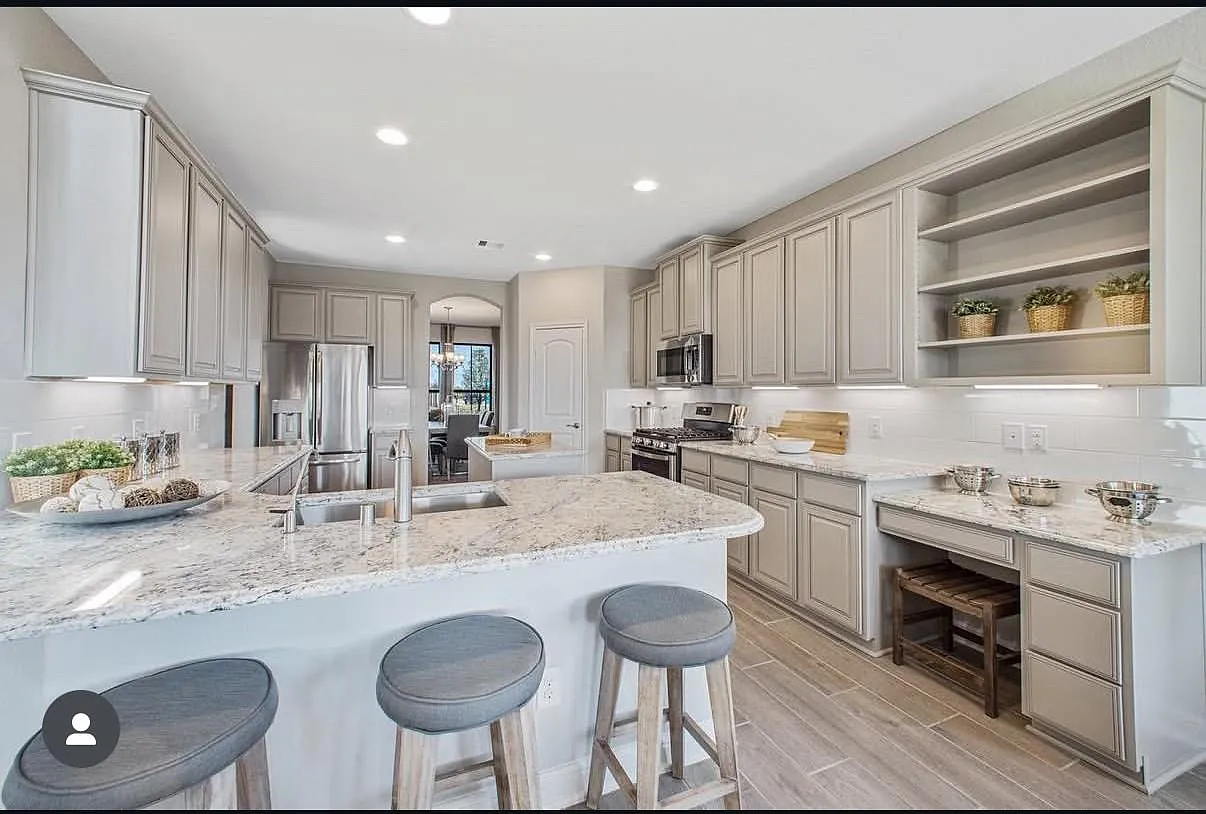 5 bed, 3.5 bath, 4158 sqft, $4,000 — Photo 3