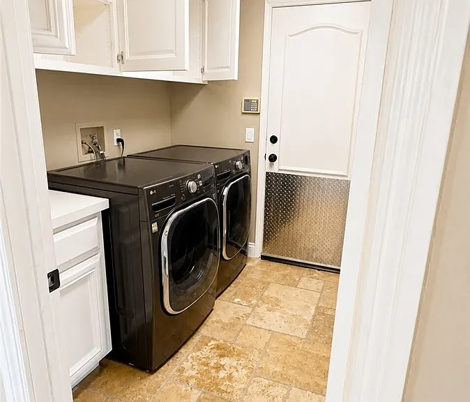9042 Santiago Dr — Photo 15