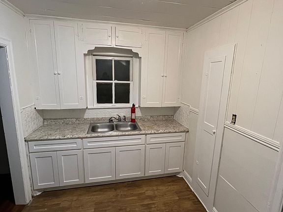 3rd image of 914 Buford St #918-B