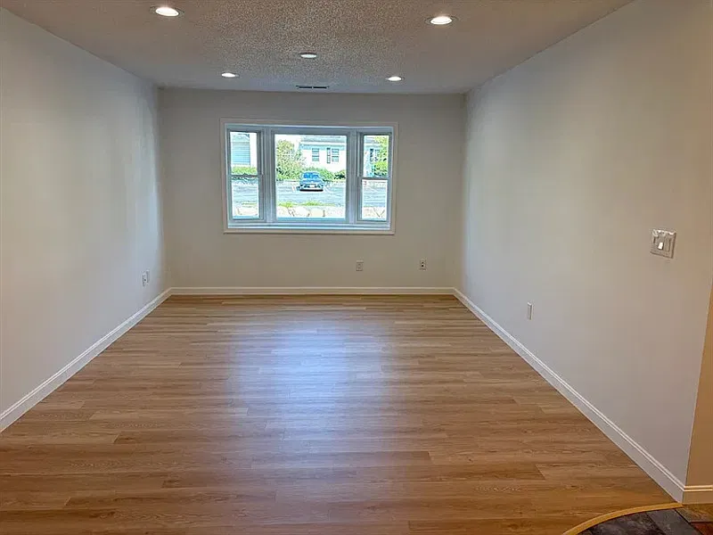 2 bed, 1.0 bath, 855 sqft, $1,880 — Photo 3