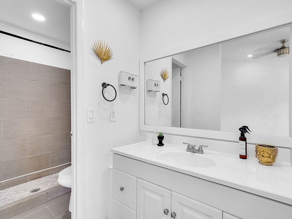 1st image of 4823 NW 82nd Avenue #1003