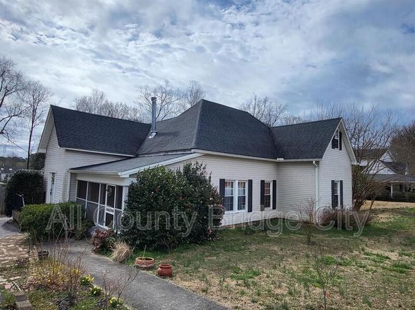 311 Retreat St, Westminster, SC 29693