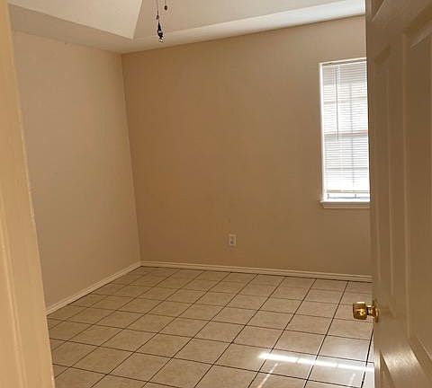 2nd image of 3000 Cypress Dr #6