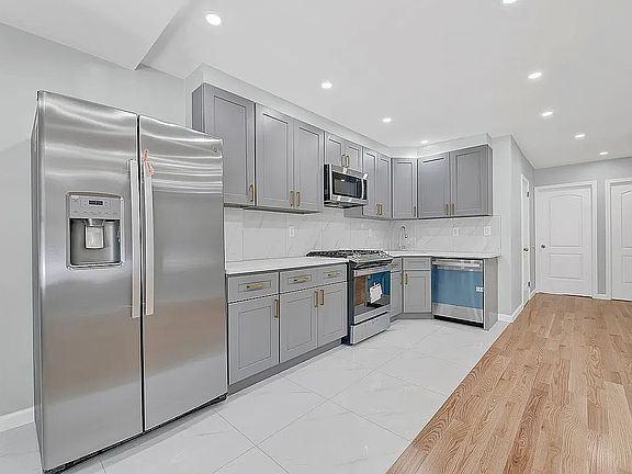 3rd image of 928 E 106th St Floor 2