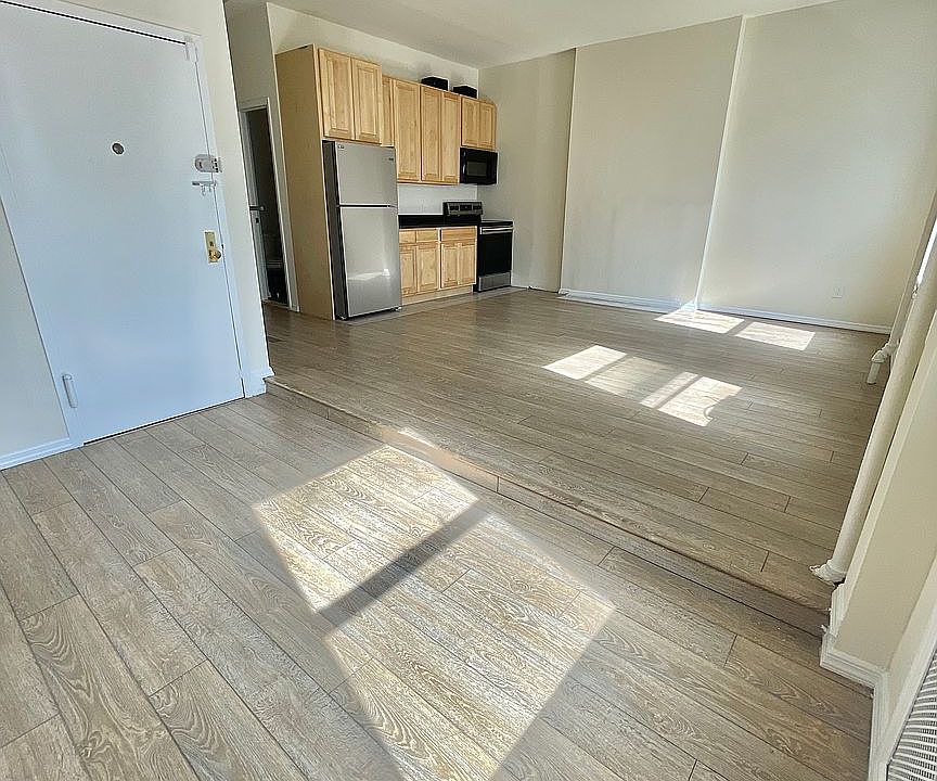 1st image of 325 E 14th St #2