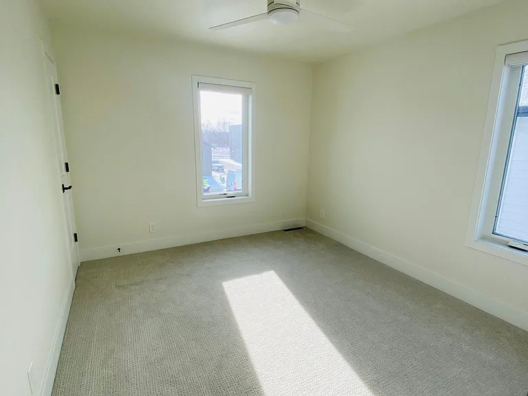 Bedroom (2nd floor)
