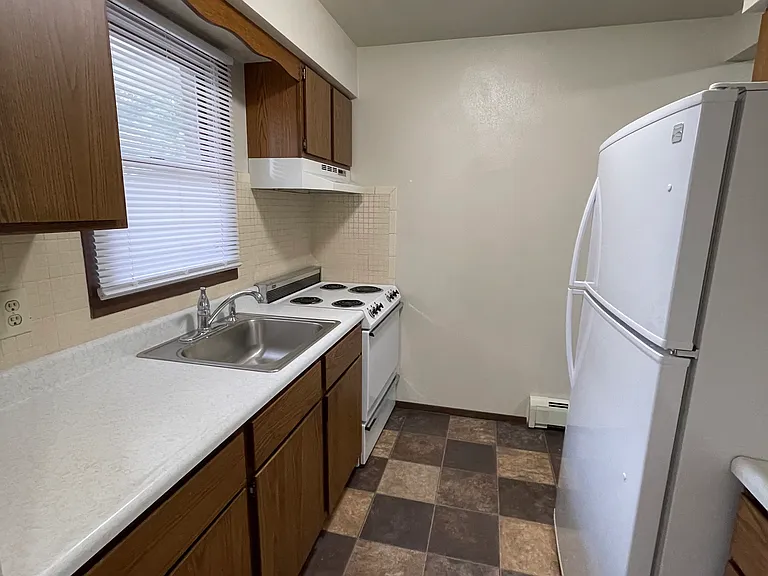 829 N Cherry St — Photo 3