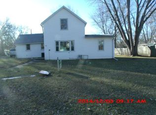 304 W 3rd St, Tampico, IL 61283