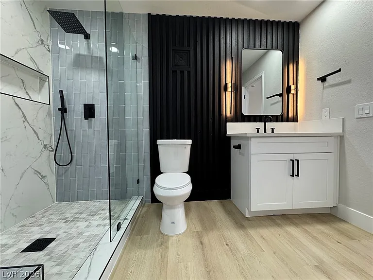 8464 Blue Island Ave — Photo 36