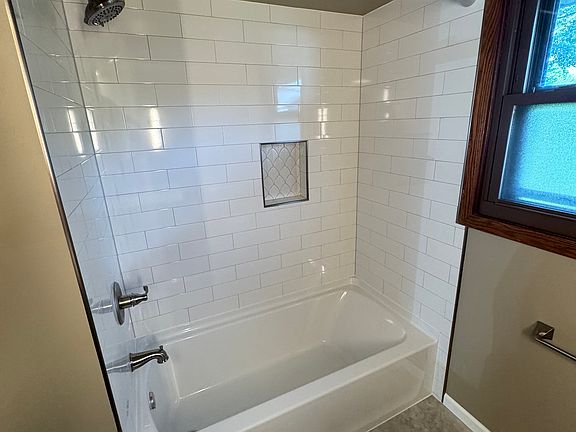 4th image of 6084 S 19th St